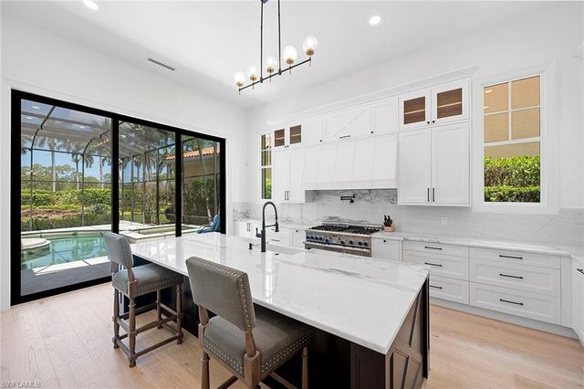 2749 Medallist LN, Naples, FL 34109