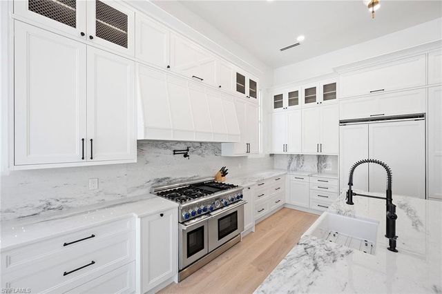 2749 Medallist LN, Naples, FL 34109