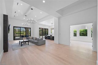 2749 Medallist LN, Naples, FL 34109