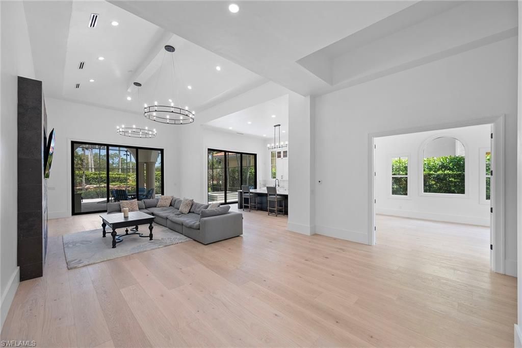 2749 Medallist LN, Naples, FL 34109