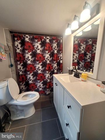 574 BATH ST, Bristol, PA 19007