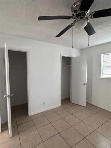 703 S 2nd Street, La Porte, TX 77571