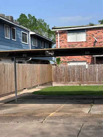 703 S 2nd Street, La Porte, TX 77571