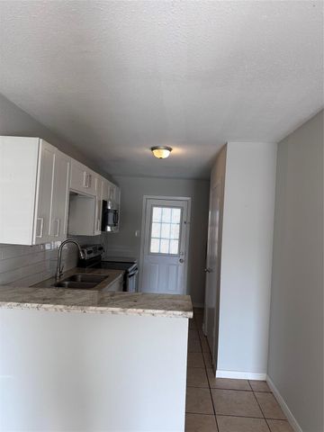 703 S 2nd Street, La Porte, TX 77571