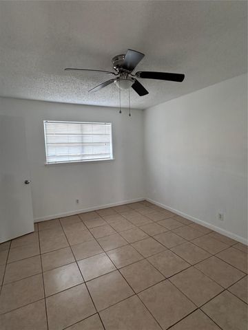 703 S 2nd Street, La Porte, TX 77571