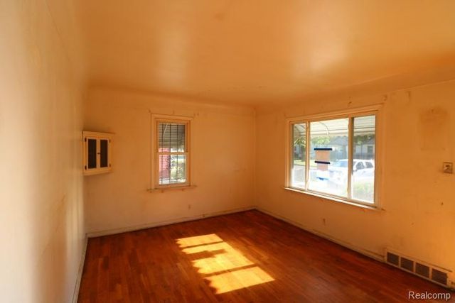5710 Dupont Street, Flint, MI 48505