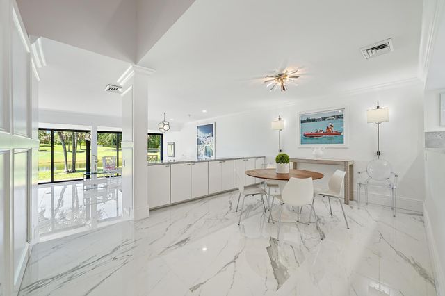 2435 Presidential Way H, West Palm Beach, FL 33401