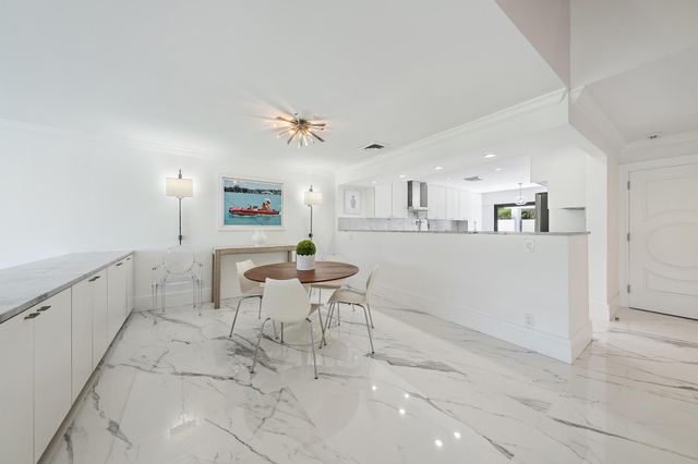 2435 Presidential Way H, West Palm Beach, FL 33401