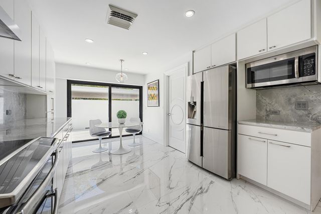2435 Presidential Way H, West Palm Beach, FL 33401