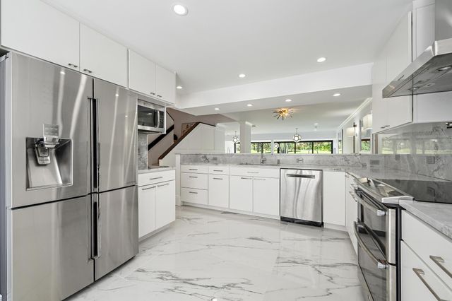 2435 Presidential Way H, West Palm Beach, FL 33401