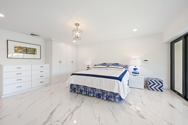 2435 Presidential Way H, West Palm Beach, FL 33401