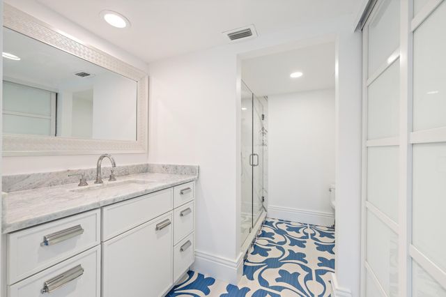 2435 Presidential Way H, West Palm Beach, FL 33401