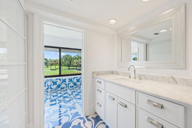 2435 Presidential Way H, West Palm Beach, FL 33401