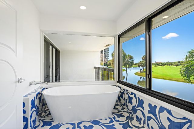 2435 Presidential Way H, West Palm Beach, FL 33401