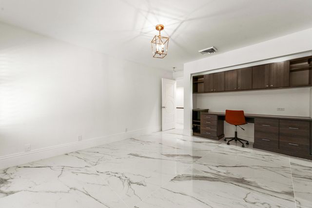 2435 Presidential Way H, West Palm Beach, FL 33401