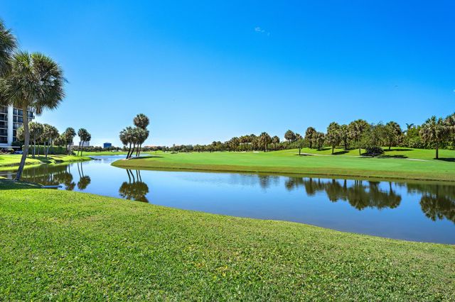 2435 Presidential Way H, West Palm Beach, FL 33401