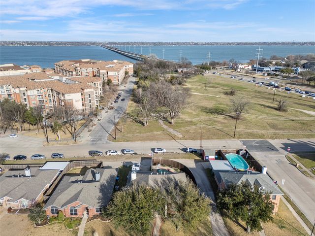 7006 Barton Creek Drive, Rowlett, TX 75089