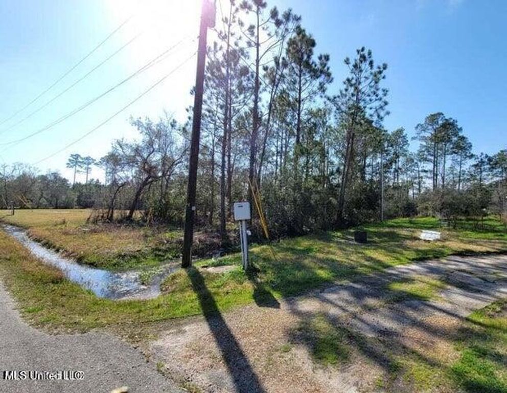 10175 River Drive, Waveland, MS 39576