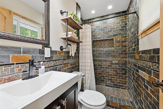 795 W Monrovia AVENUE, Glendale, WI 53217