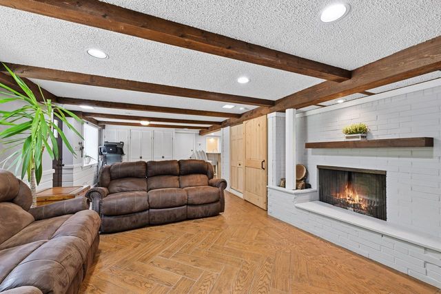 795 W Monrovia AVENUE, Glendale, WI 53217