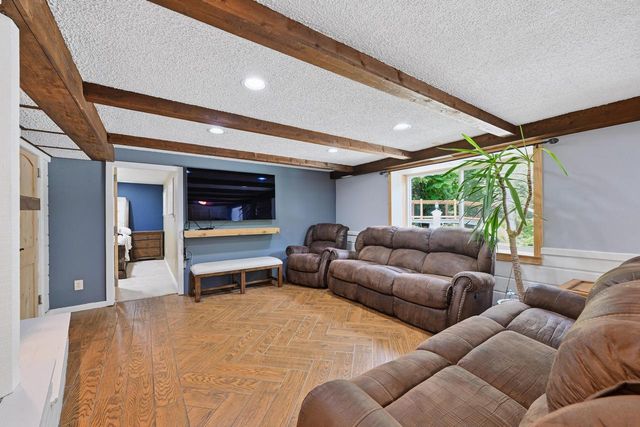 795 W Monrovia AVENUE, Glendale, WI 53217