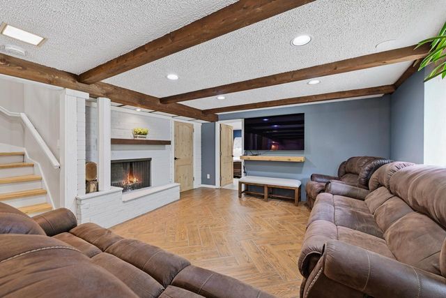 795 W Monrovia AVENUE, Glendale, WI 53217