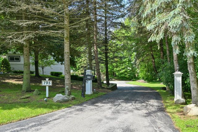 795 W Monrovia AVENUE, Glendale, WI 53217