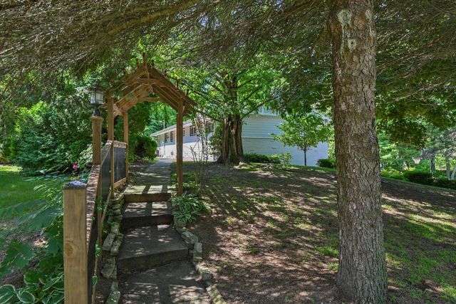 795 W Monrovia AVENUE, Glendale, WI 53217