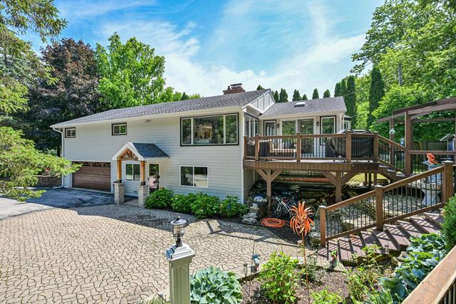 795 W Monrovia AVENUE, Glendale, WI 53217