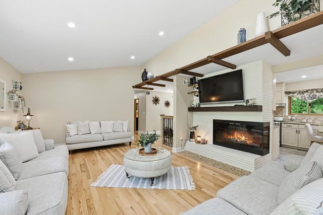 795 W Monrovia AVENUE, Glendale, WI 53217