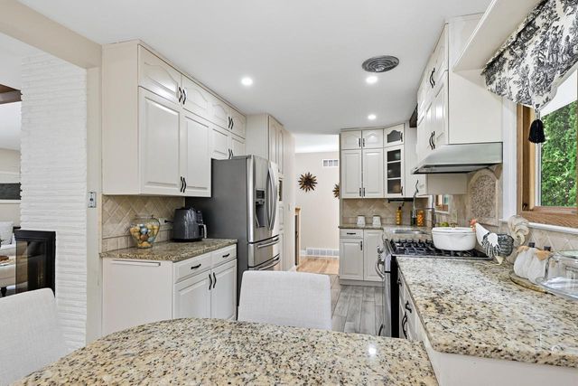 795 W Monrovia AVENUE, Glendale, WI 53217