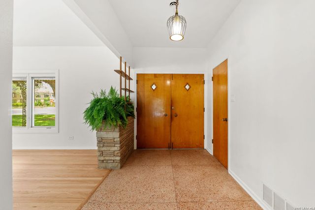 334 W Lynwood, San Antonio, TX 78212