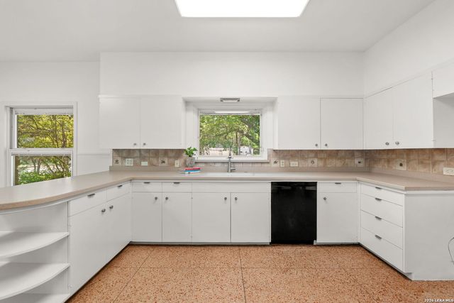 334 W Lynwood, San Antonio, TX 78212