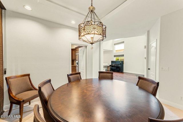 22521 Blueridge Court, Calabasas, CA 91302