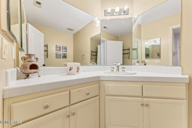 22521 Blueridge Court, Calabasas, CA 91302