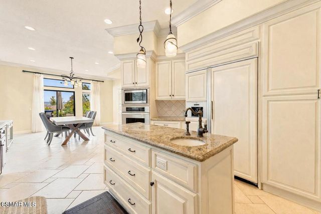 22521 Blueridge Court, Calabasas, CA 91302