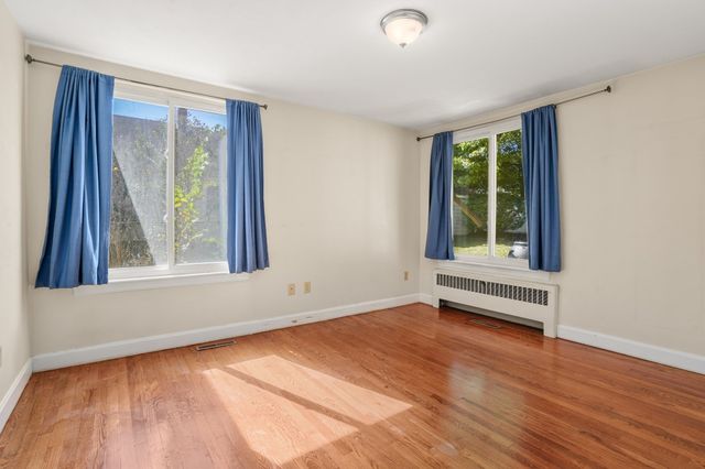47 Cherry Hl, Holyoke, MA 01040