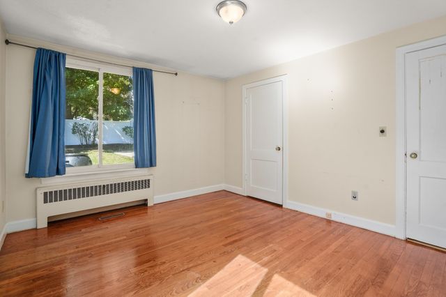 47 Cherry Hl, Holyoke, MA 01040