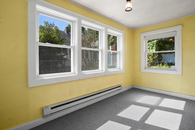 47 Cherry Hl, Holyoke, MA 01040