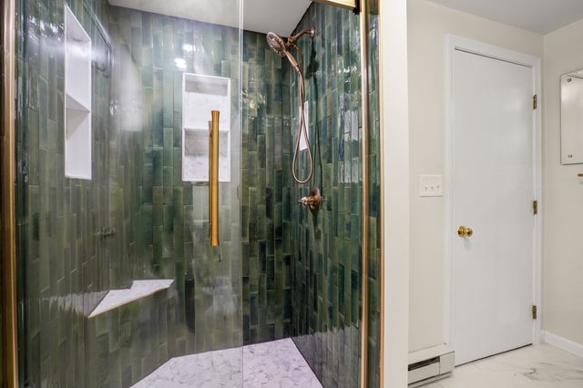 47 Cherry Hl, Holyoke, MA 01040