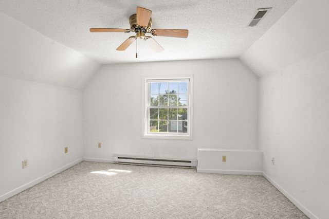 47 Cherry Hl, Holyoke, MA 01040