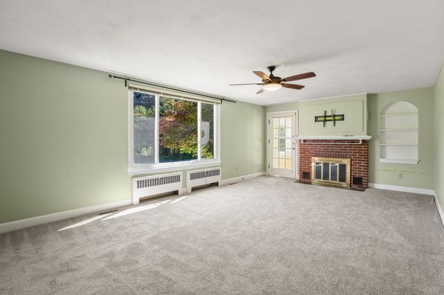 47 Cherry Hl, Holyoke, MA 01040
