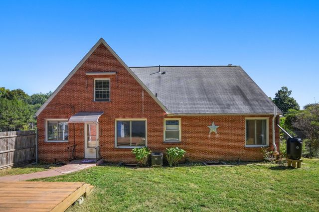 47 Cherry Hl, Holyoke, MA 01040