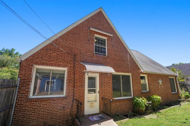 47 Cherry Hl, Holyoke, MA 01040