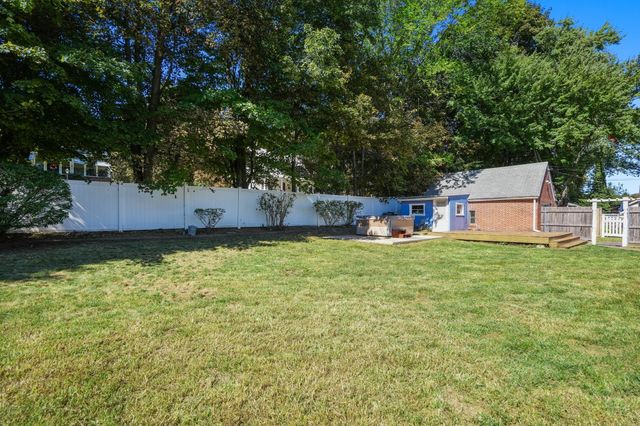 47 Cherry Hl, Holyoke, MA 01040