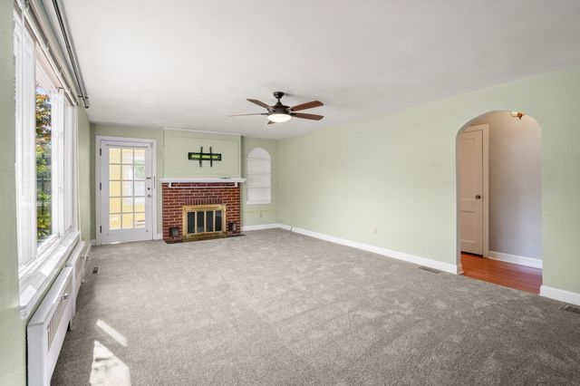 47 Cherry Hl, Holyoke, MA 01040