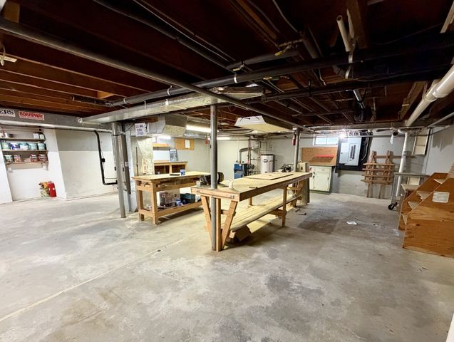 47 Cherry Hl, Holyoke, MA 01040
