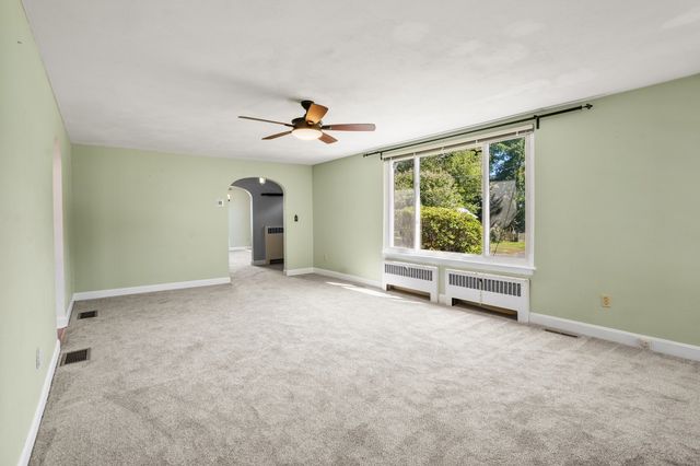 47 Cherry Hl, Holyoke, MA 01040