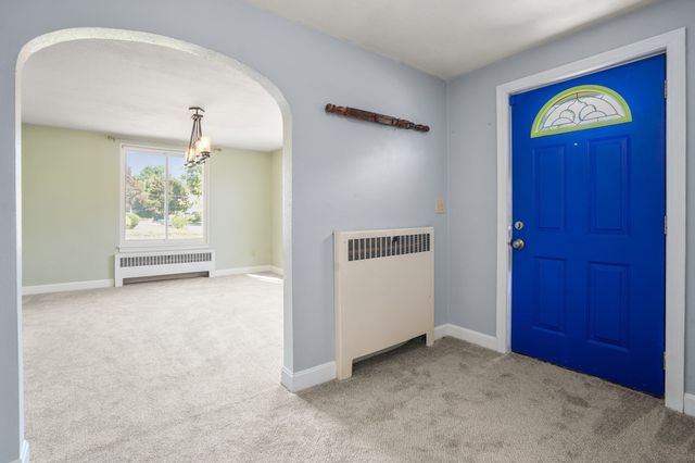 47 Cherry Hl, Holyoke, MA 01040