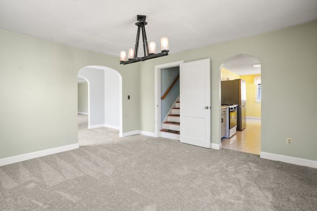47 Cherry Hl, Holyoke, MA 01040